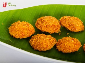 Mini idlis with Garlic Flavored Milagai Podi